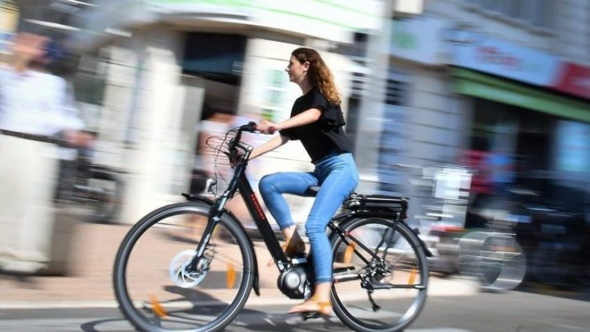 Cities Should Embrace Electric Bikes
